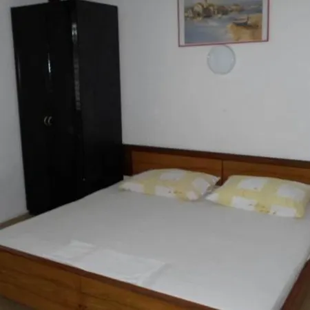 Miki - Comfort Two Bedroom With Terrace * רוגוזניצה