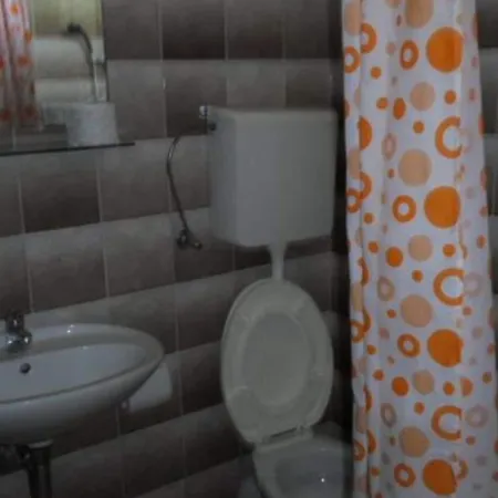 דירה Miki - Comfort Two Bedroom With Terrace