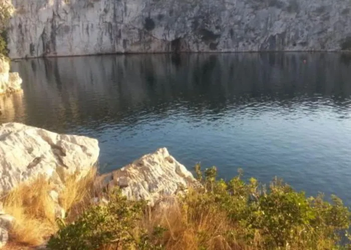 Miki - Comfort Two Bedroom With Terrace Apartmán